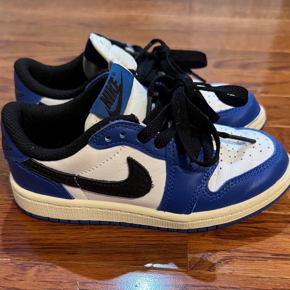Nike Kids Royal Blue and White Low-Top Sneakers